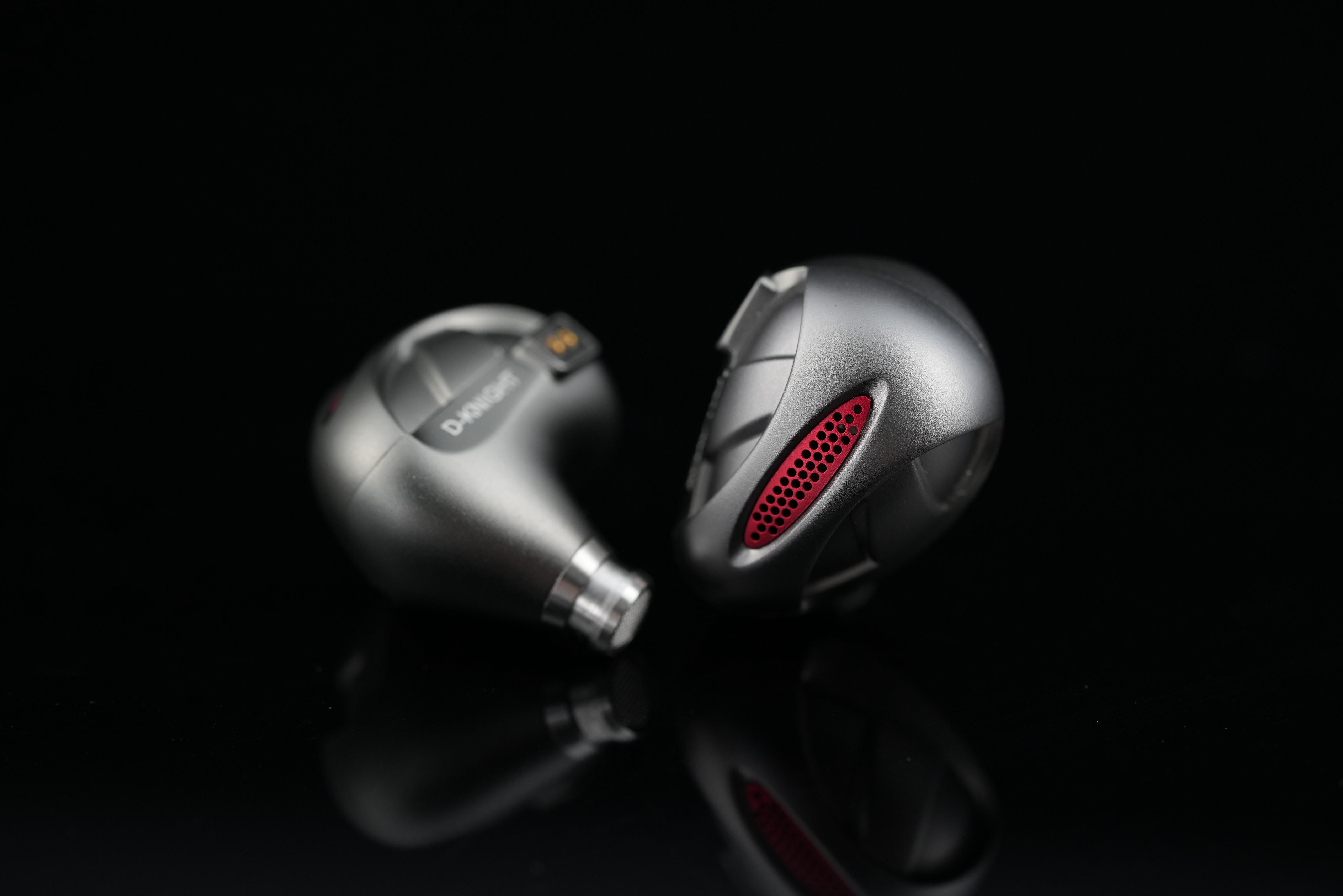 Palavox Audio Dark Knight 黑騎士 (2骨傳導 4微型平板 6動鐵 )