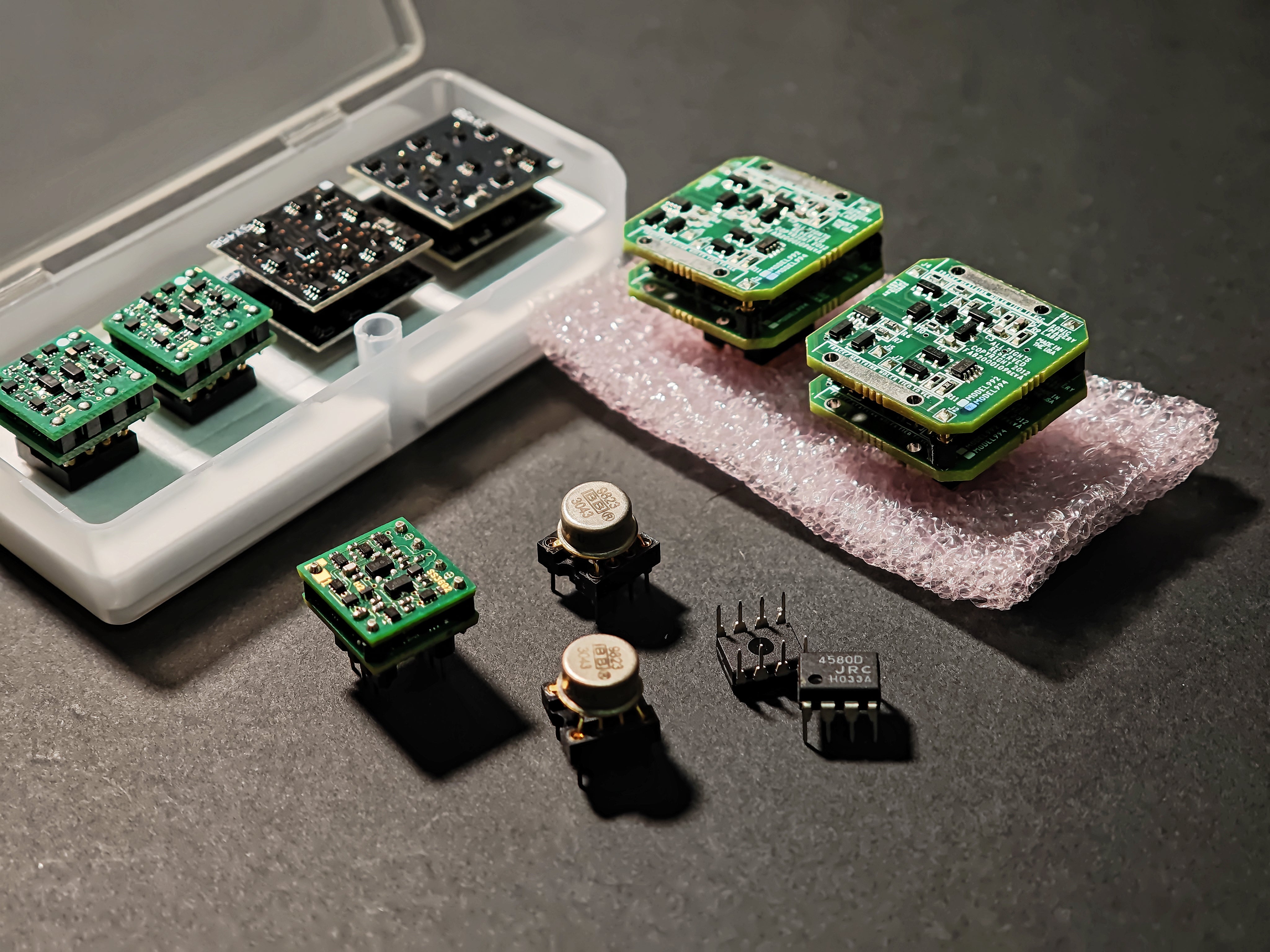 Pico Audio – Origa FE
世界首創全分立可更換真空管混合便攜耳機放大器