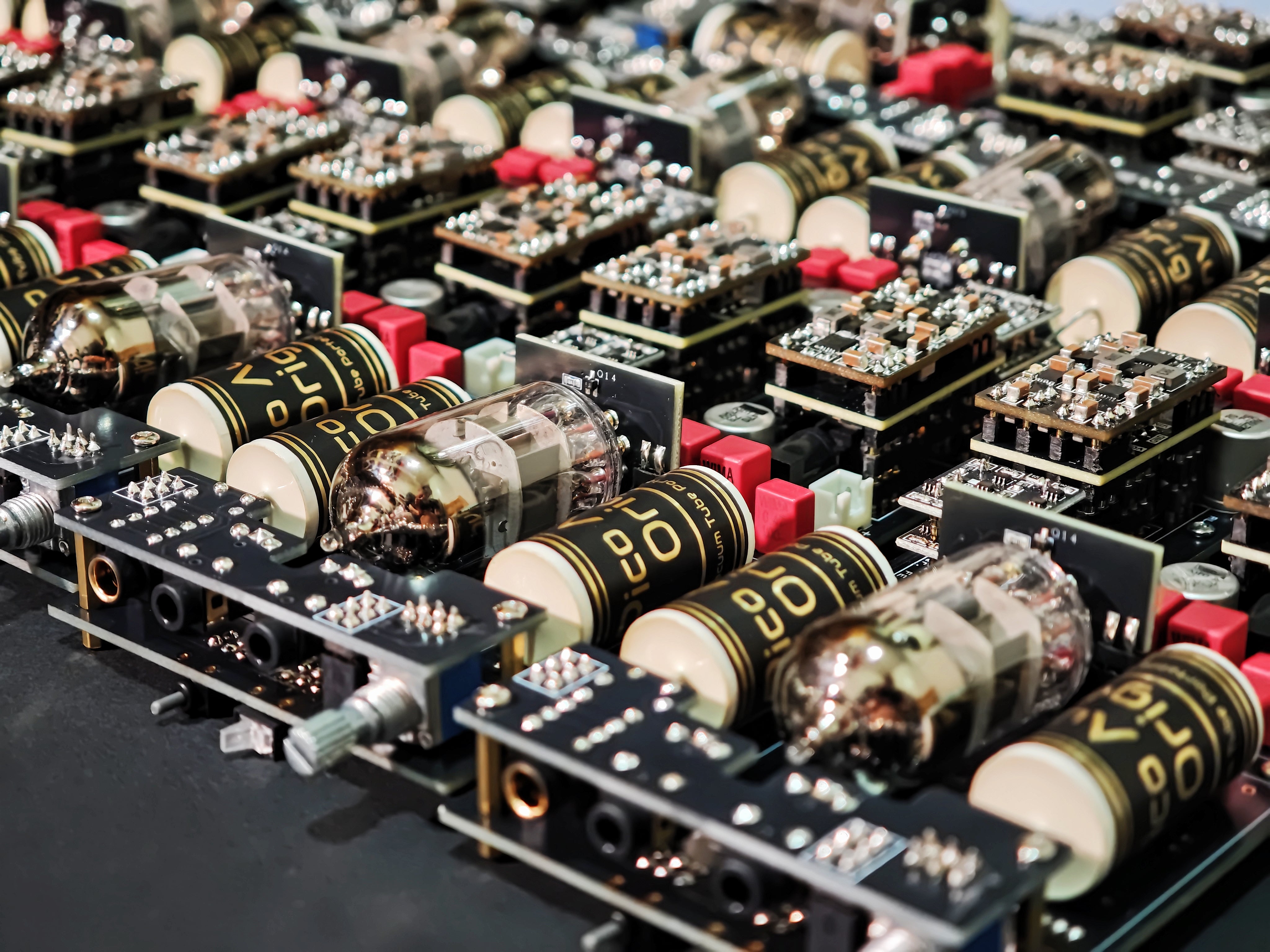 Pico Audio – Origa FE
世界首創全分立可更換真空管混合便攜耳機放大器