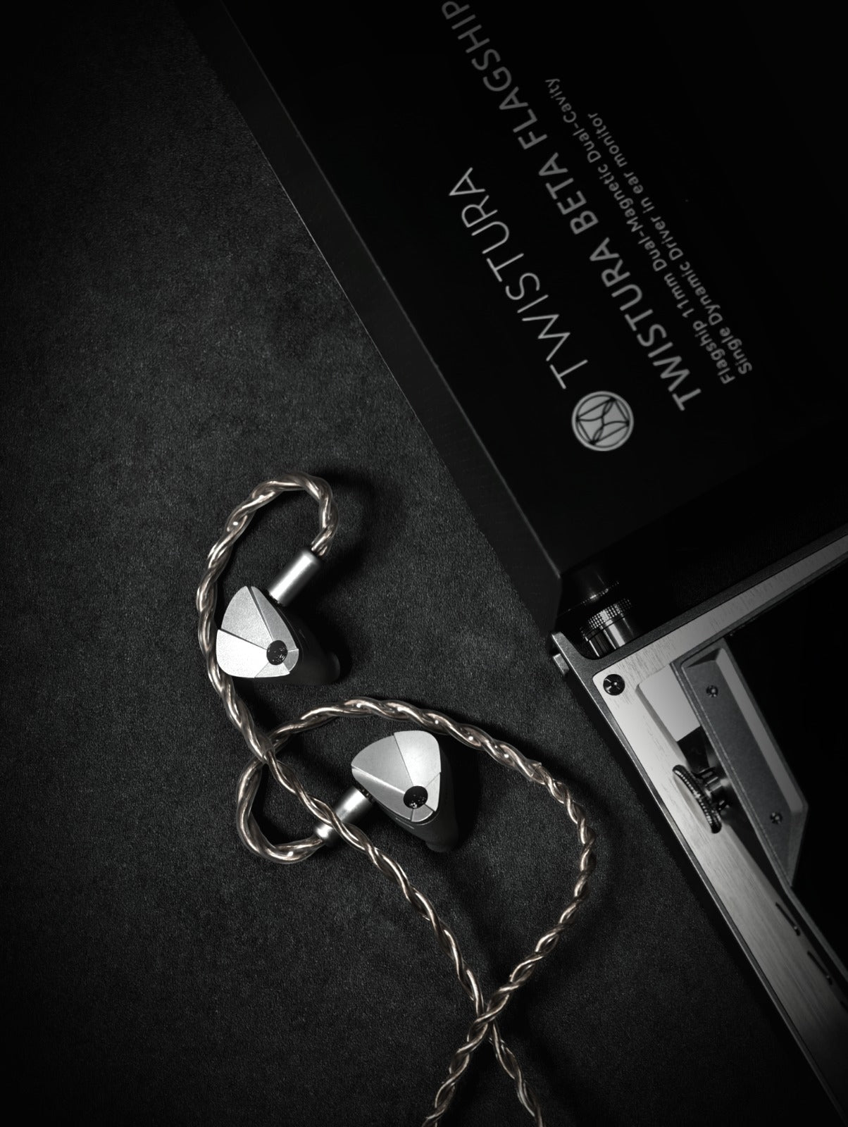 TWISTURA Beta
Flagship 11mm Glass Diaphragm Dynamic 入耳式耳機