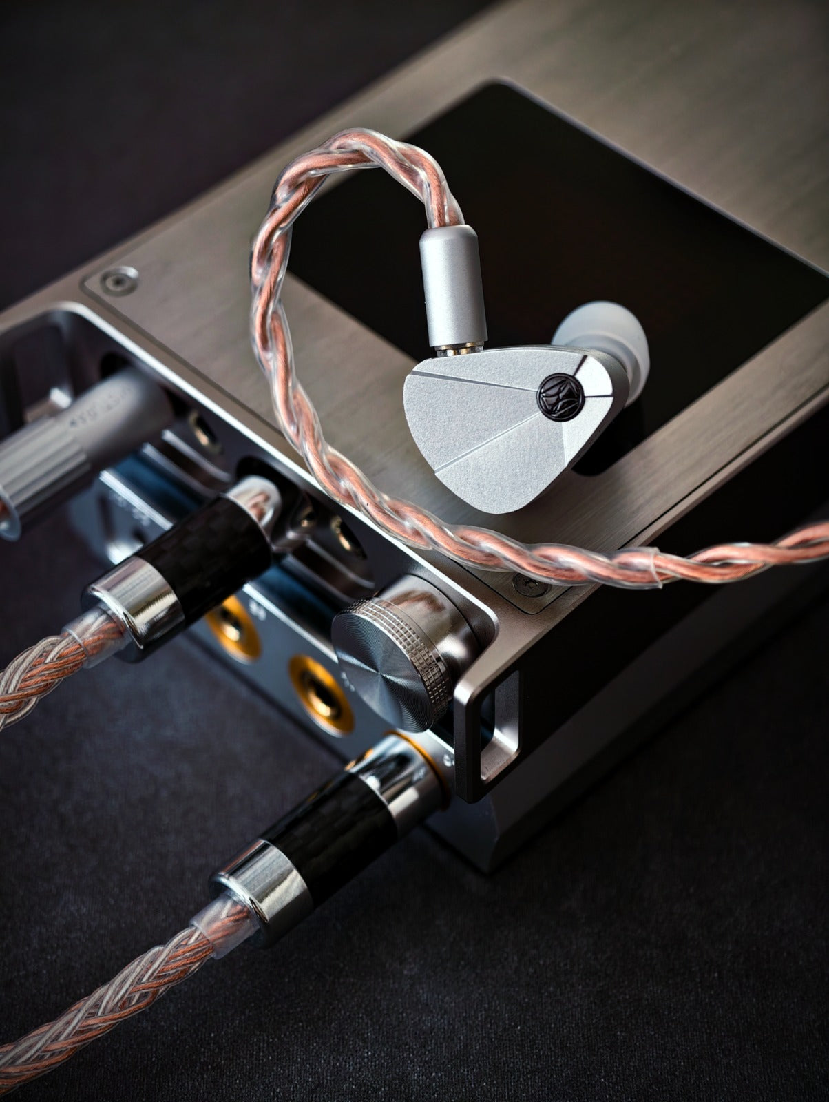 TWISTURA Beta
Flagship 11mm Glass Diaphragm Dynamic 入耳式耳機