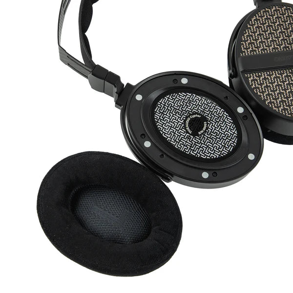 THIEAUDIO Cypher
Flagship Dynamic Driver Open-Back 頭戴式耳罩￼