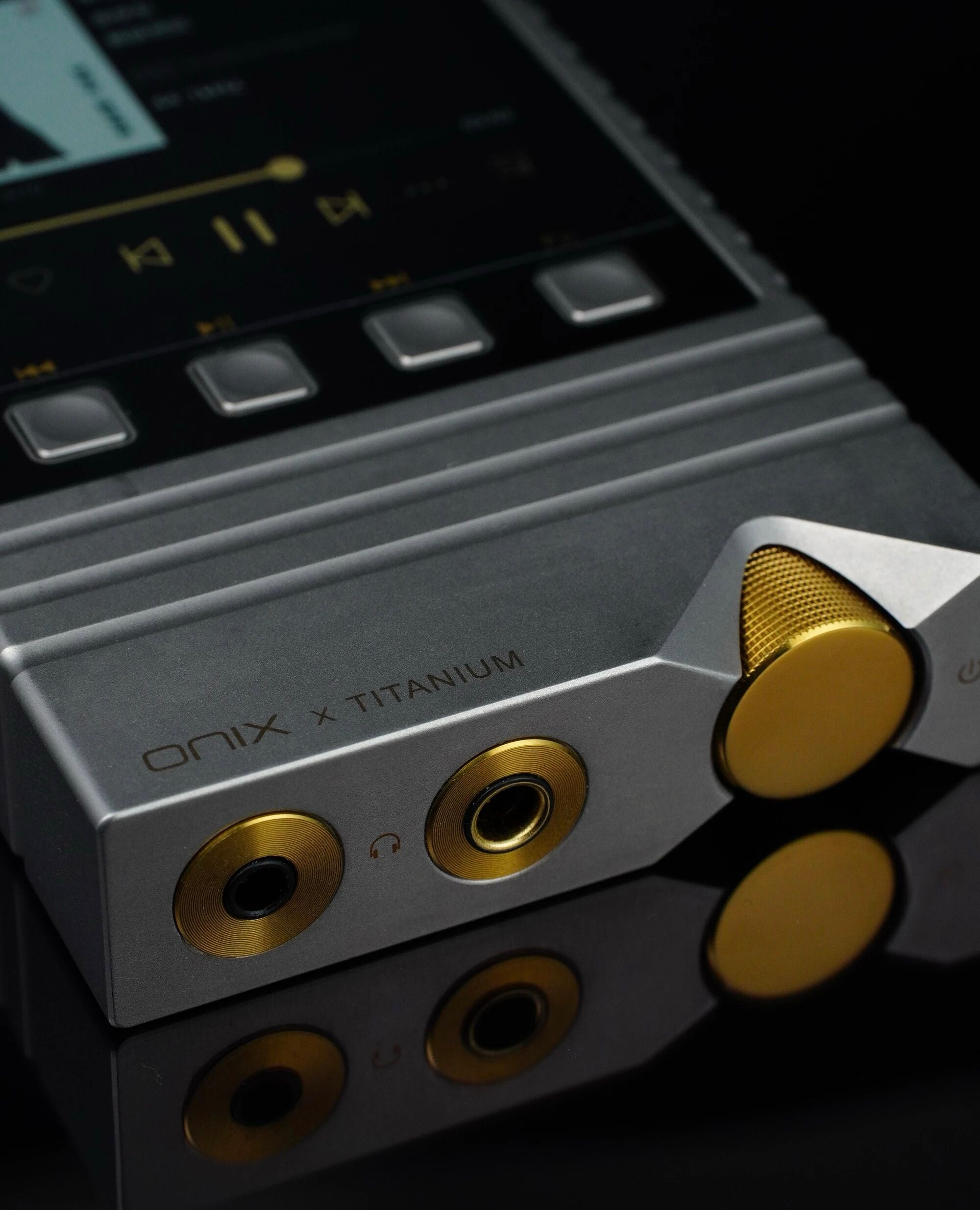 【限量版預訂】ONIX XM5 Ti限量鈦版（香港地區只限100部）
鈦度盡顯, 實拍圖賞以匠心雕琢質感, 以音質詮釋初心。