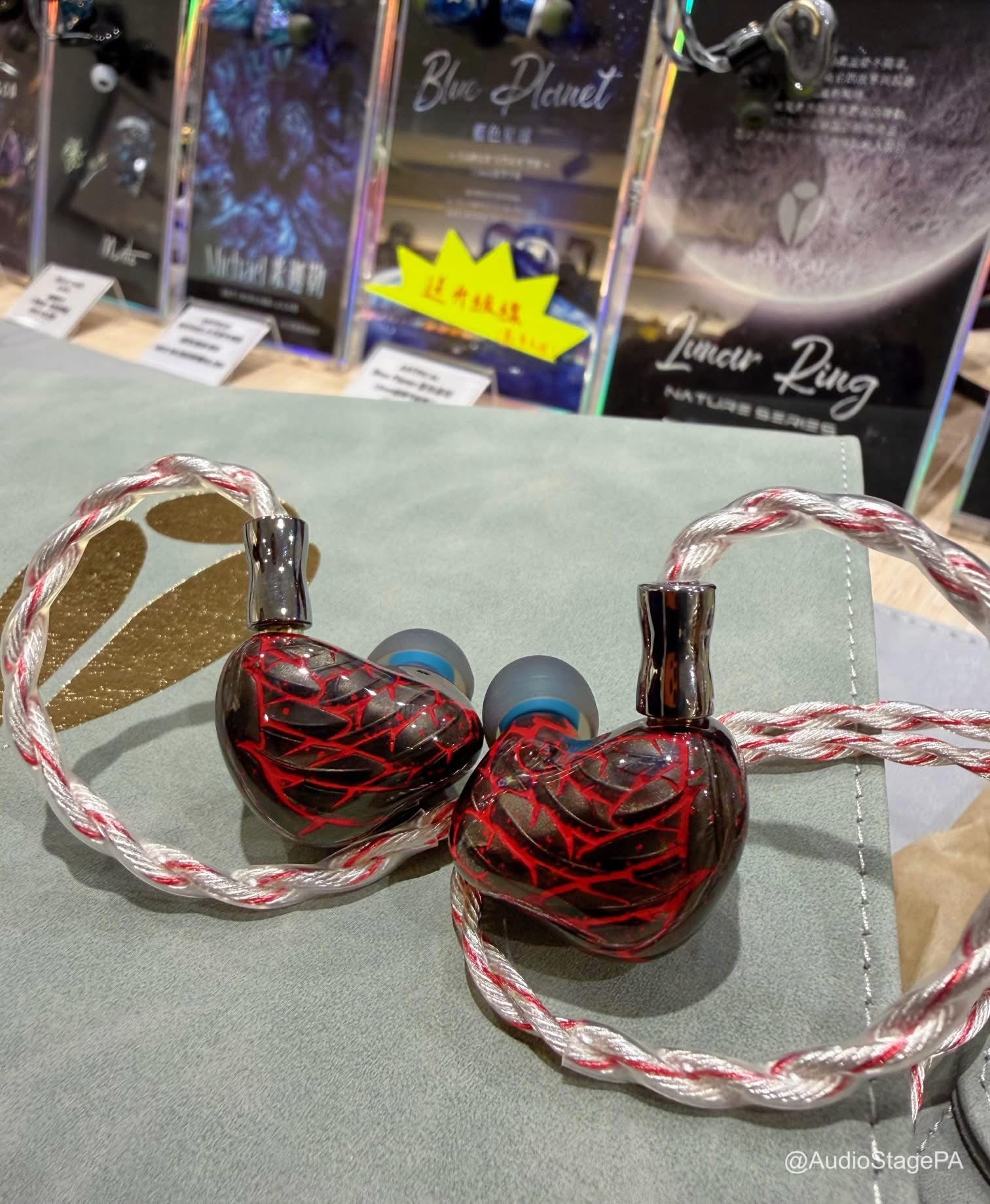 Artpical Audio Dark Angel 
1圈3鐵2靜電的混合單元 入耳式耳機 (全球限量28件最後一件)