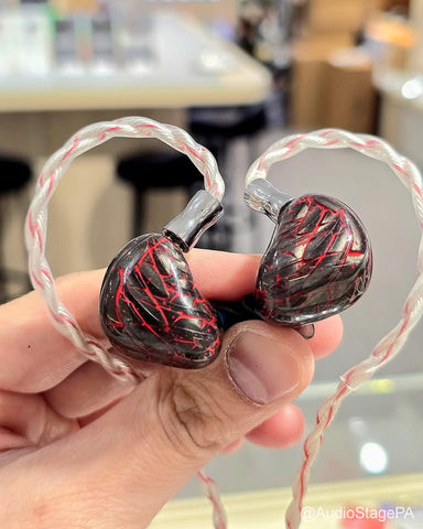 Artpical Audio Dark Angel 
1圈3鐵2靜電的混合單元 入耳式耳機 (全球限量28件最後一件)