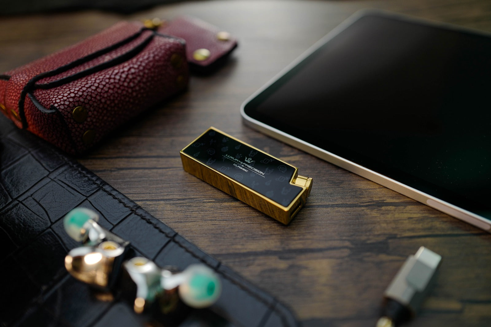 Luxury & Precision W4 ACG 鏡面銅版便攜解碼耳擴 (限量499台)