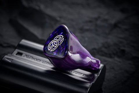 Eminent Ears Amethyst 紫寶石 2Micro平板+2動鐵+2動圈
三混合入耳式耳機