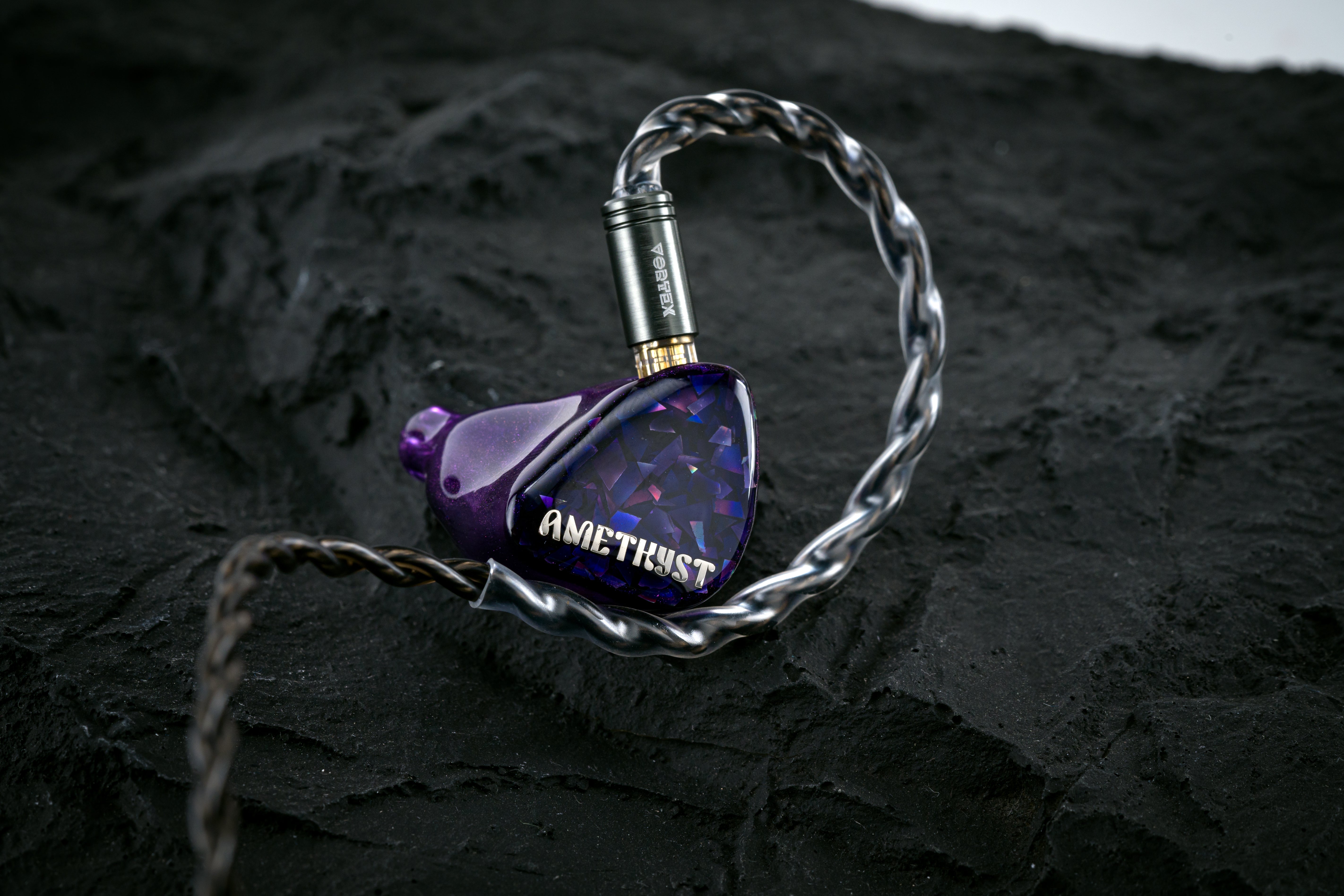 Eminent Ears Amethyst 紫寶石 2Micro平板+2動鐵+2動圈
三混合入耳式耳機
